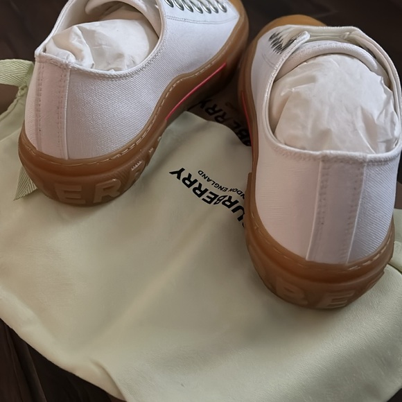 Sale New authentic Burberry sneakers - Picture 3 of 10